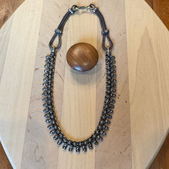 Lovely Vintage Intricately Designed Silver Scalloped Disc Collar Necklace - Picture 8 of 16